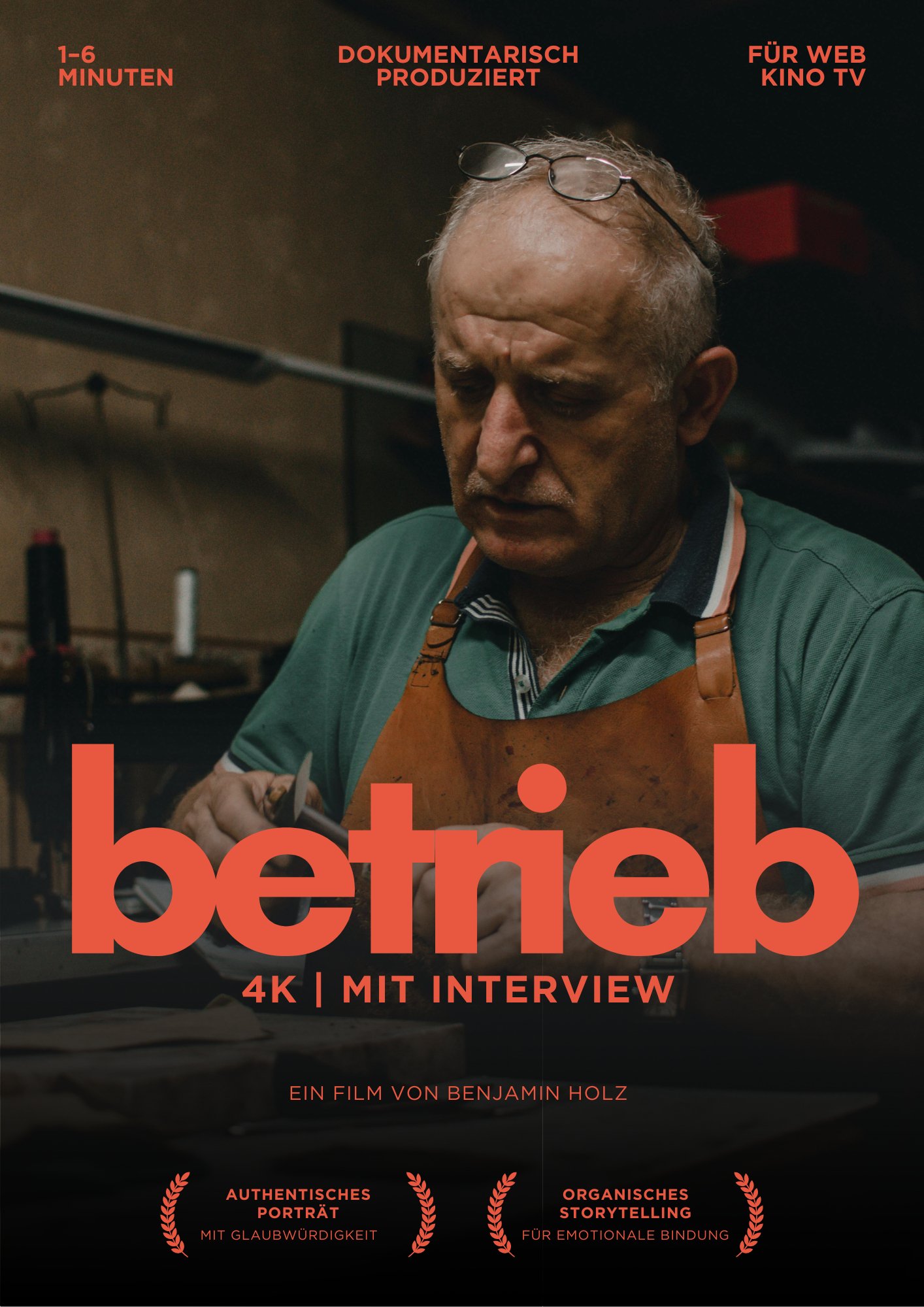 Flyer in Filmposter-Optik mit orangener Schrift als Werbung für ein filmisches Betriebsporträt mit Interview.