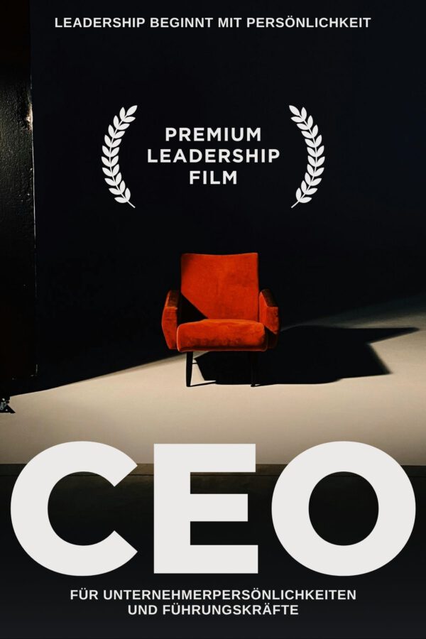 Flyer in Filmposter-Optik mit weißer Schrift als Werbung für ein CEO-Portrait.